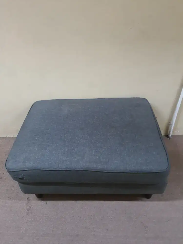 Stool sofa warna abu