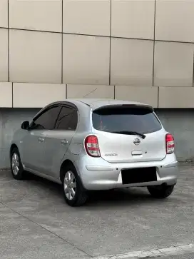 {Cash} Nissan March Matic 2011
