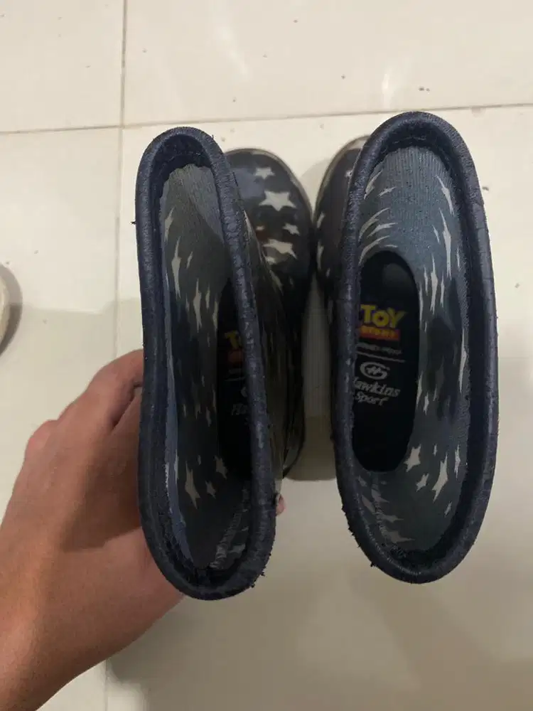 Sepatu boot anak