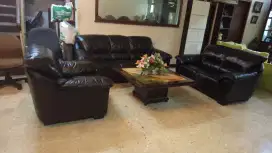 Sofa kulit 3+2+1 dan meja