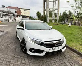 Civic ES 1.5 Turbo Sedan 2016 Low KM Spt Baru !