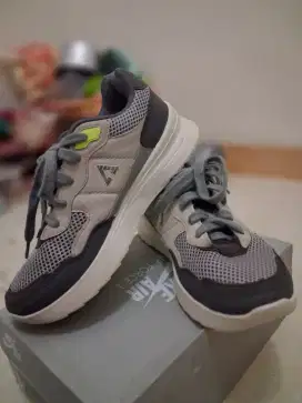 Sepatu Aerostreet