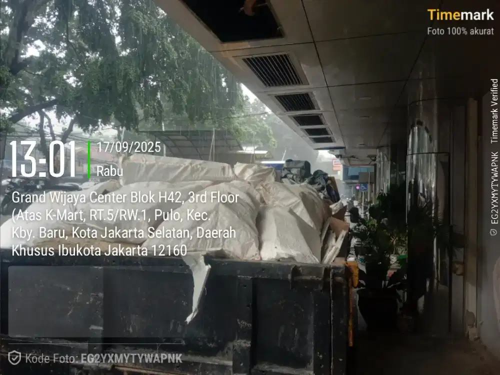 Tukang buang puing sampah dll
