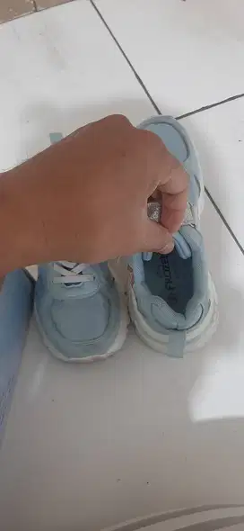 Sepatu anak perempuan frozen