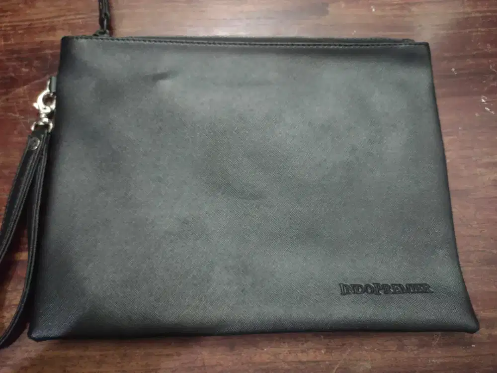 Pouch tas hitam mutifungsi