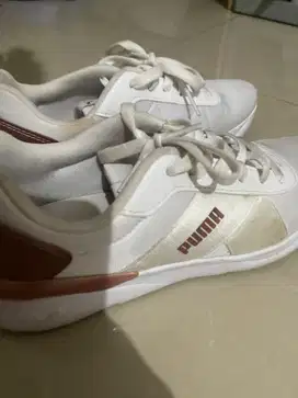 PUMA Sepatu Sneaker Wanita Rose Metallic Pop White