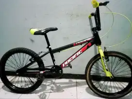 Dijual sepeda BMX PACIFIC msih bagus ban msih tebal bgus tinggal pakai