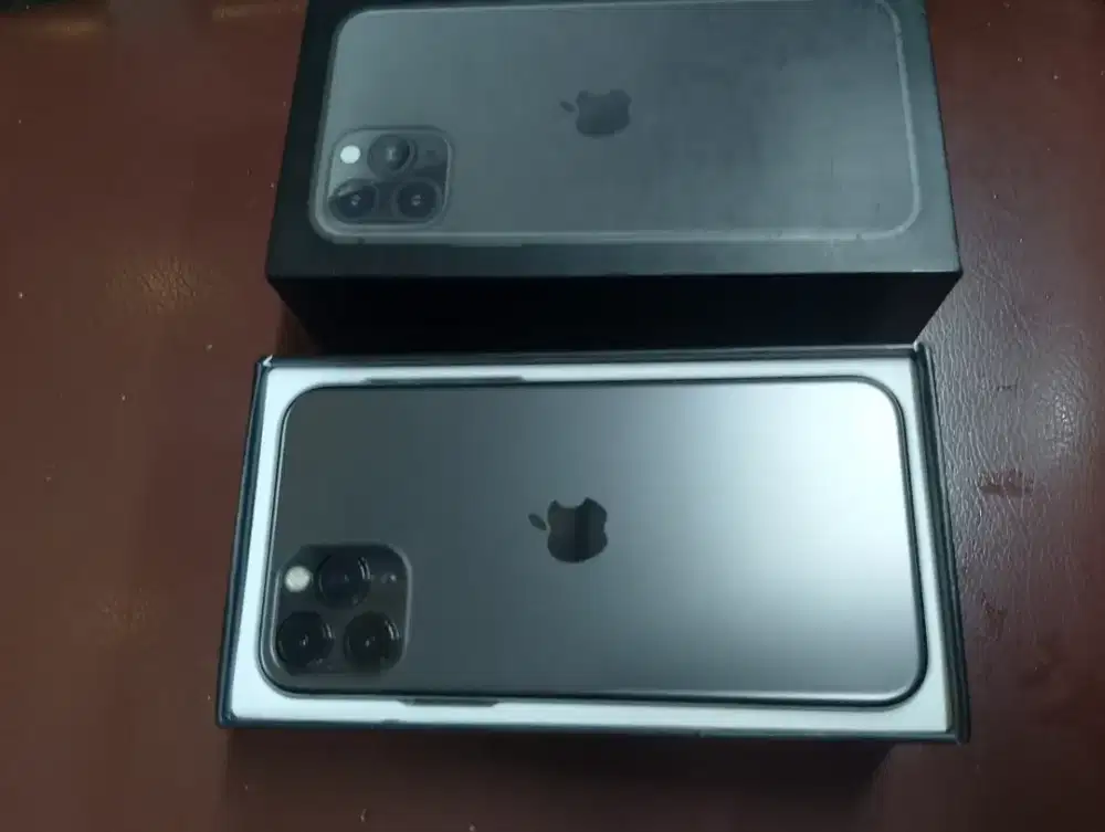 Iphone 11 pro max 256gb enak masih grey