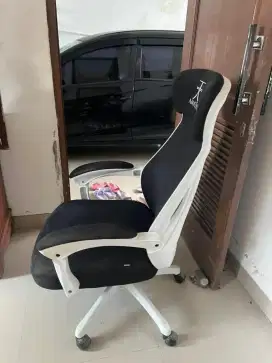 Kursi gaming amatsu informa