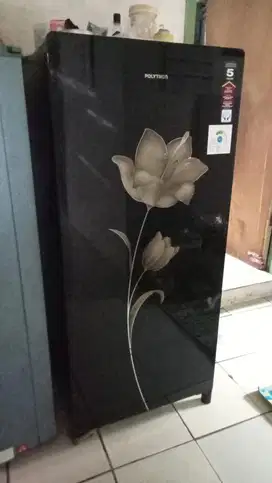 Kulkas Polytron belleza 1 pintu 180L hitam