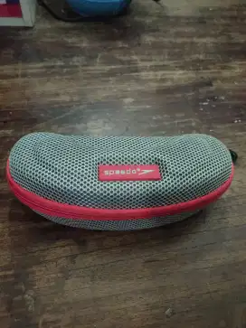 Kaca mata renang speedo