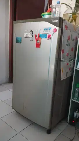 Lemari es/ kulkas merk toshiba  Glacio