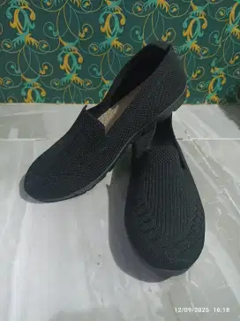 Dijual sepatu rajut wanita