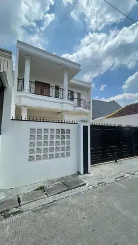 Dijual rumah 2 lantai siap huni di Jagakarsa Jakarta Selatan