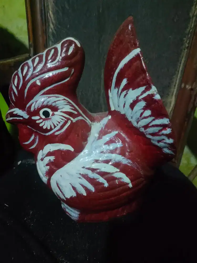 Celengan ayam cemani