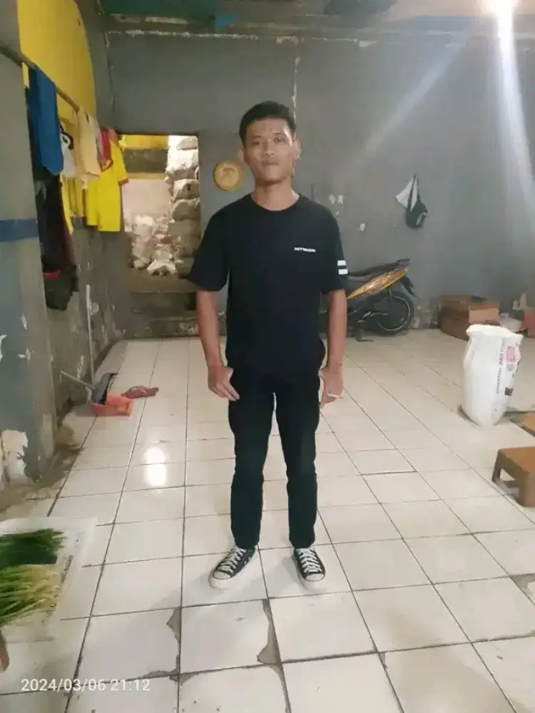 Saya sedang mencari pekerjaan umur 20