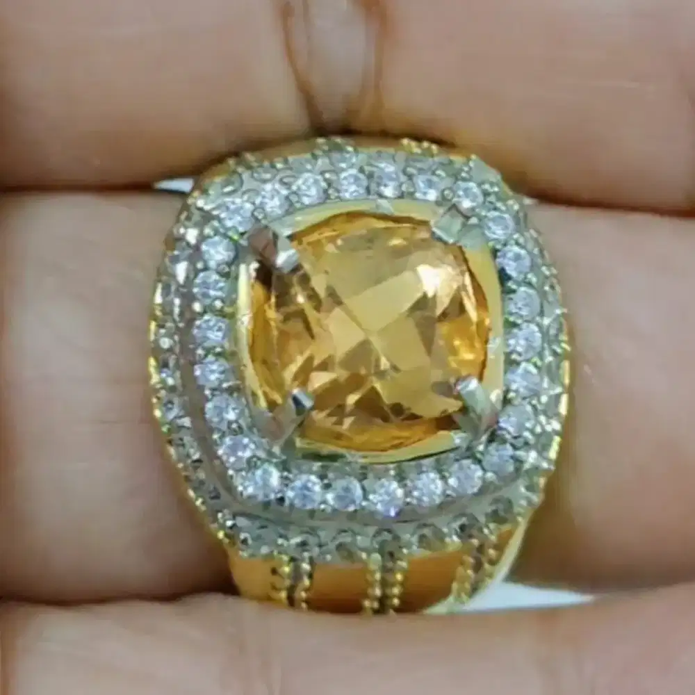 Natural Yellow Topaz 4.26 Carats Sertipikat Notreated