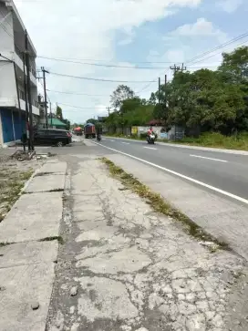 Disewakan tanah ada bangunan di area pabrik Purwomartani Kalasan