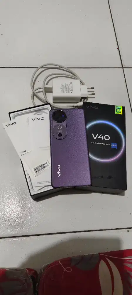 Vivo V40 5gb ram 12+12gb , 256gb