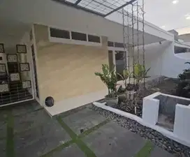 Rumah Cantik 2 Lantai Siap Huni di Sayap Gatot Subroto Bandung