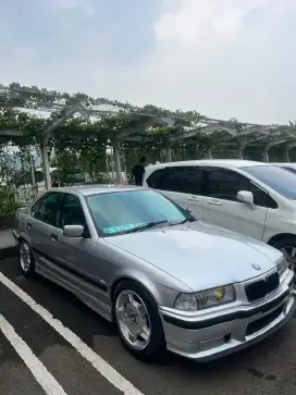 BMW 318i 1997 Bensin
