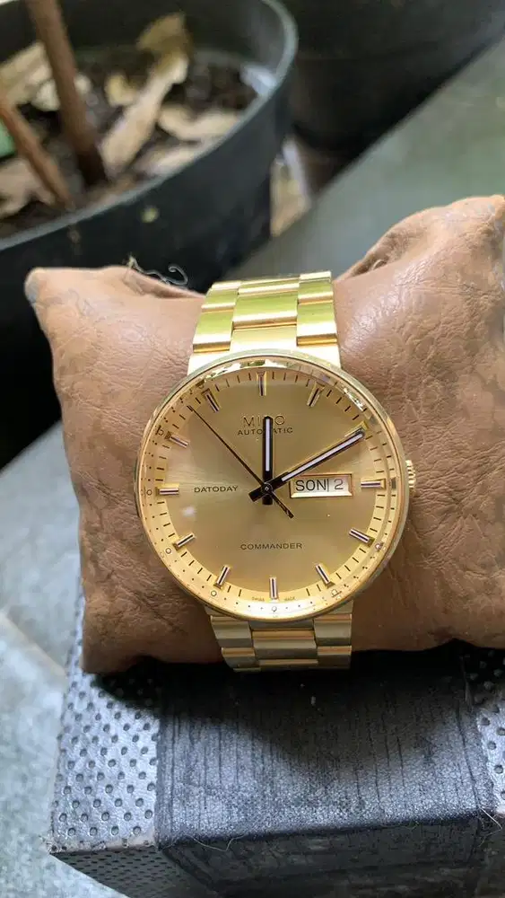 Jam tangan MIDO Commander