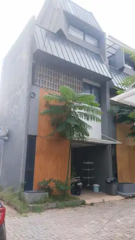 Over Murah Rumah 3 Lantai di Jln Juanda Depok