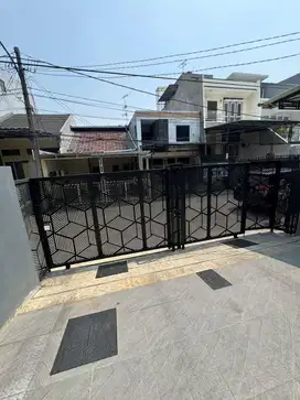 Rumah Siap Huni 3.5 Lantai di Kelapa Gading - Semi Furnished