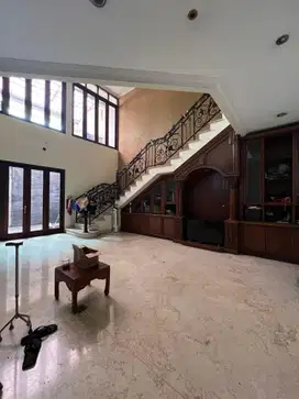 DIJUAL RUMAH ERLANGGA KEBAYORAN BARU!