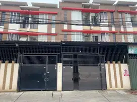 RUMAH 3 LANTAI COCOK UNTUK TINGGAL DAN USAHA