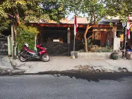 Bangunan nol jalan raya aspal cocok buat usaha kos di pulo Wonokromo