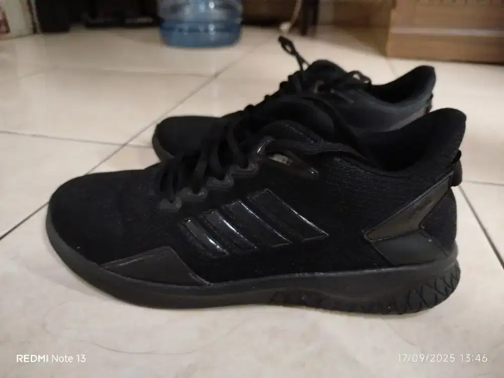 Sepatu running Pro Att
