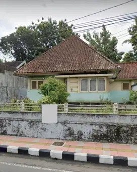 Rumah Kolonial Cocok Untuk Cafe Lokasi Strategis di Kawasan Bisnis
