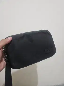 Di jual clutch tumi ori