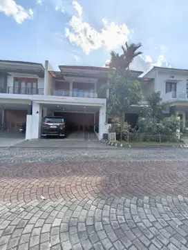 Dekat UGM ; Rumah Jogja Dijual Dalam Perumahan Mewah Di Bale Hinggil