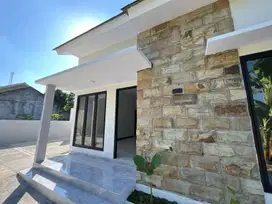 RUMAH MODERN LUAS DI SEYEGAN SLEMAN, SIAP HUNI