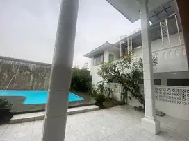 Rumah sewa kebayoran baru dekat kemang, Radio dalam Jakarta selatan
