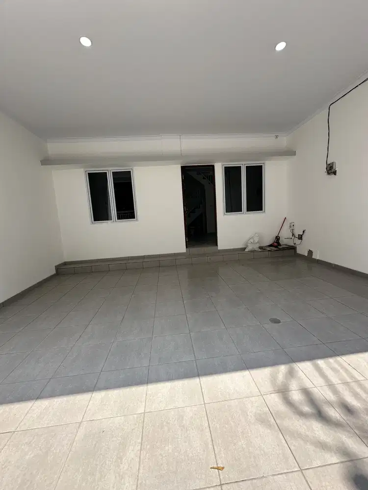 Rumah baru 2 lantai di Duri Kepa dengan lebar jalan 2 mobil