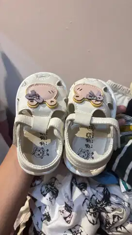 Sepatu putih ITC