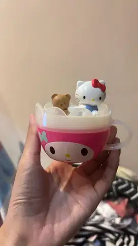 Gelas hello kitty special boneka