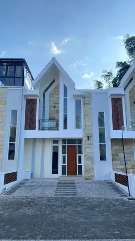 RUMAH 2 LANTAI BISA BAYAR SUKA SUKA LOKASI PANDERMAN HILLS