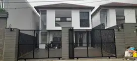 Rumah mewah ada kolam renang di Setiabudi Bandung