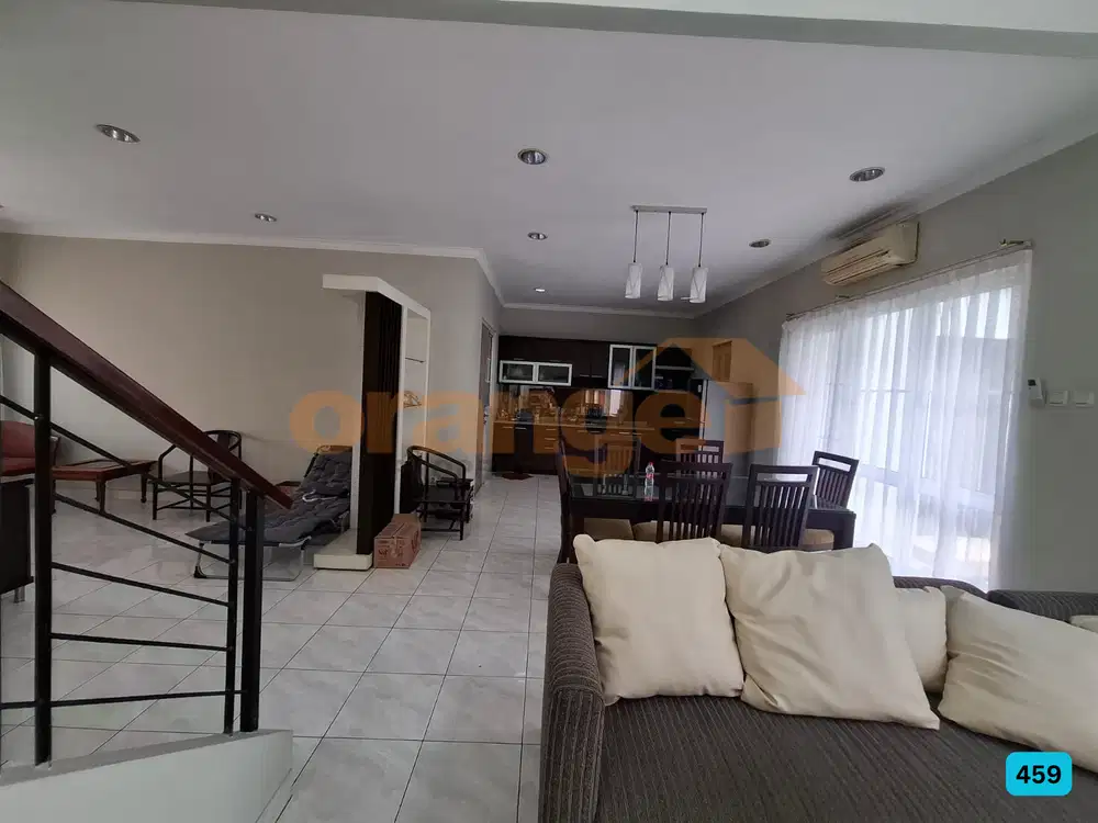 Di Jual Rumah 2 Lantai Siap Huni di  Boulevard Kota Wisata