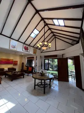 Rumah classic dan etnik di lebak bulus