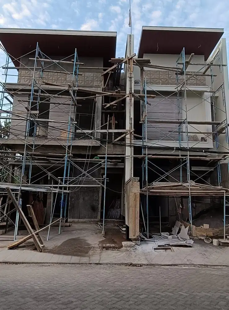 Rumah Manyar Jaya GRESS Baru!!