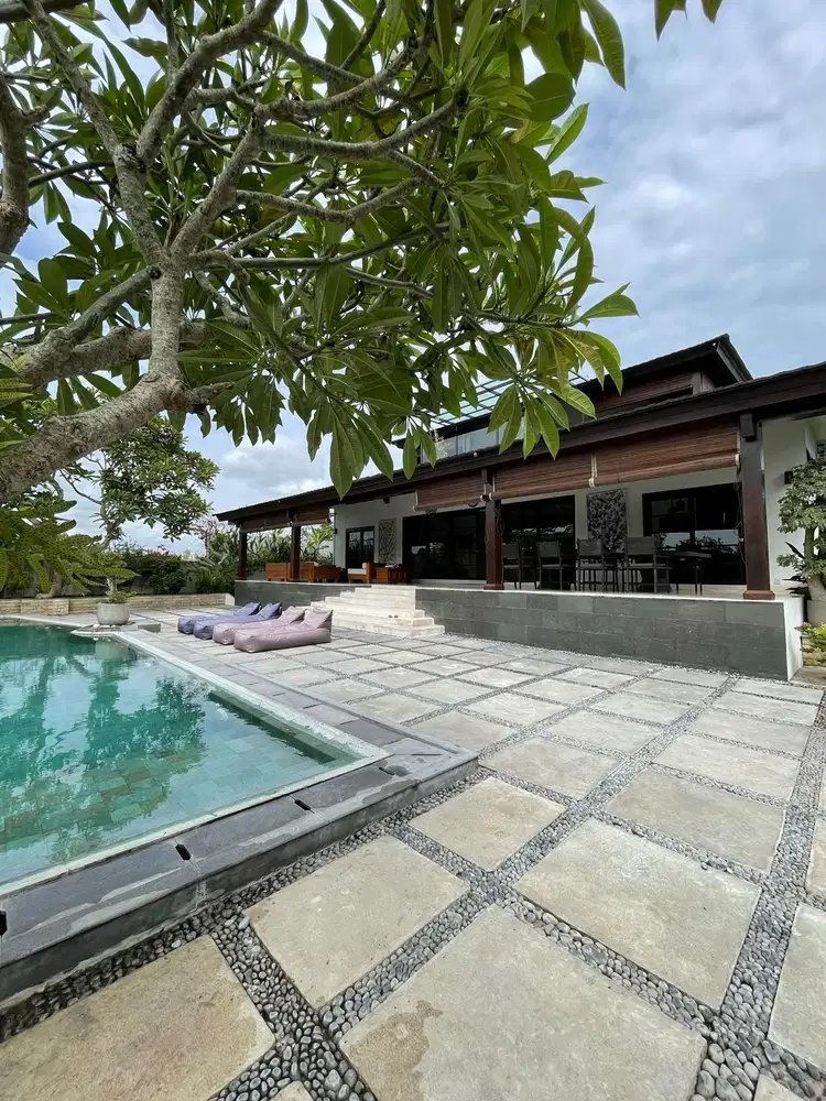 PERERENAN CANGGU - Villa Mewah 4BR dengan View Sawah Menawan