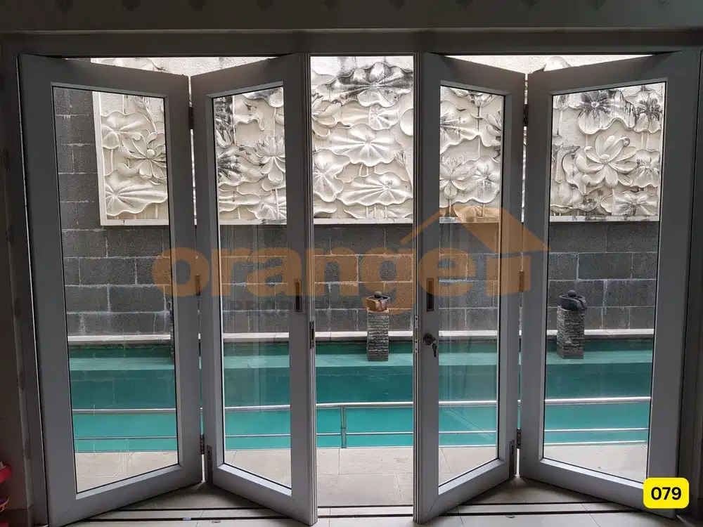 Di Jual Rumah Kota Wisata ada Kolam Renang Depan taman Hadap Selatan