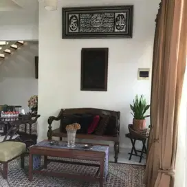 Dijual Cepat Rumah Bagus Luas 1 1/2 Lantai SHM di Bintaro