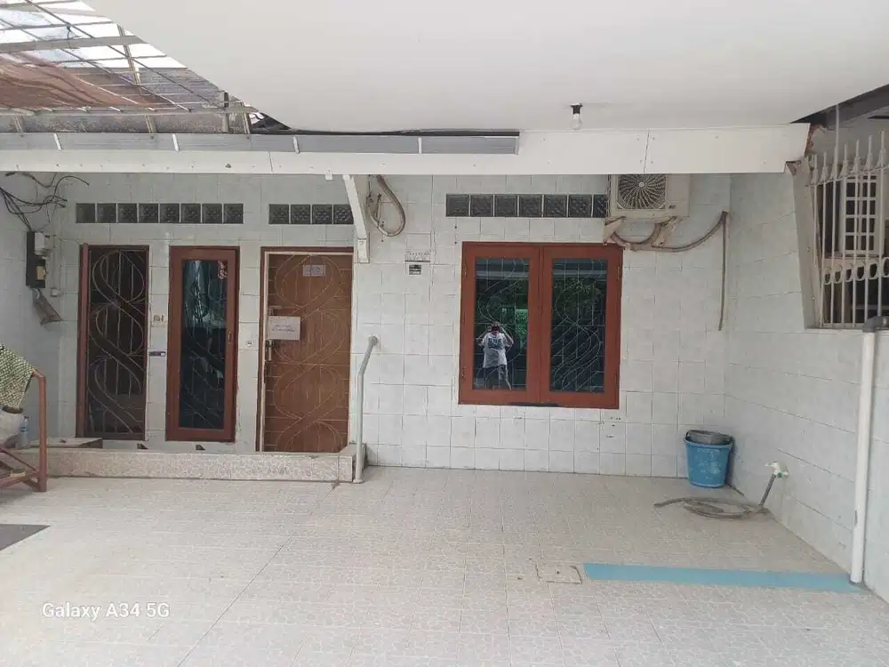 Dijual Rumah Semi furnished 2LT ada Rooftop di HI2