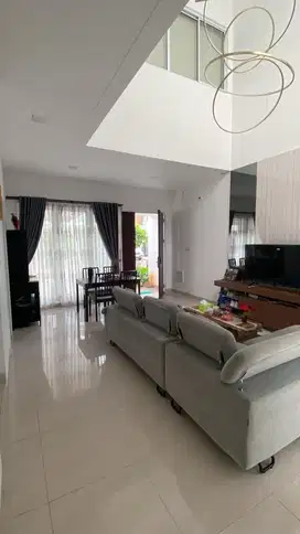 Di Jual rumah 2 lantai di cluster Rivera puri kembangan